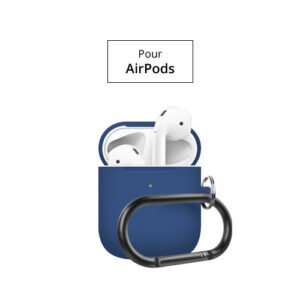 Étui bleu foncé avec mousqueton noir protégeant des AirPods blancs, élégant et pratique.