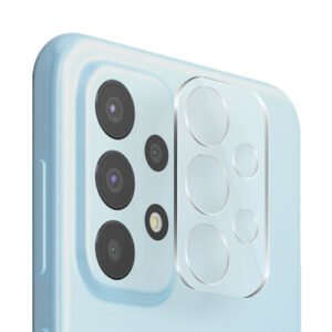 Smartphone bleu clair avec module photo quadruple et protection transparente élégante.