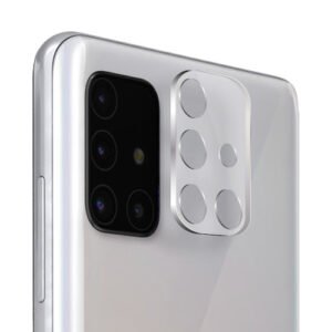 Smartphone argenté élégant avec module photo quadruple brillant et design moderne haut de gamme.