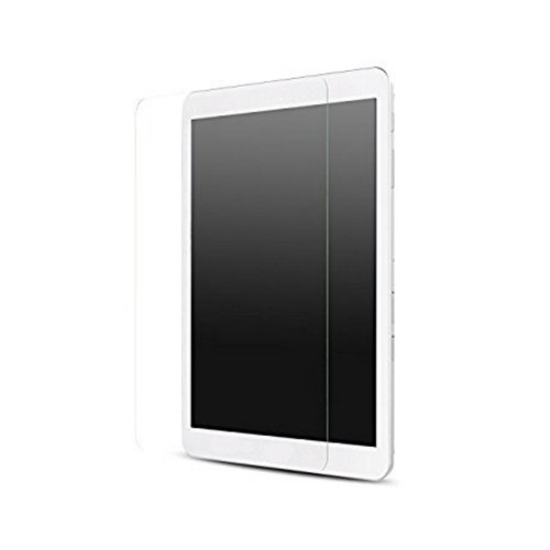 Tablette blanche moderne avec écran noir et verre trempé transparent sur fond blanc.