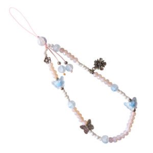 Charm papillon pastel en perles roses, blanches et bleues sur cordon rose élégant.